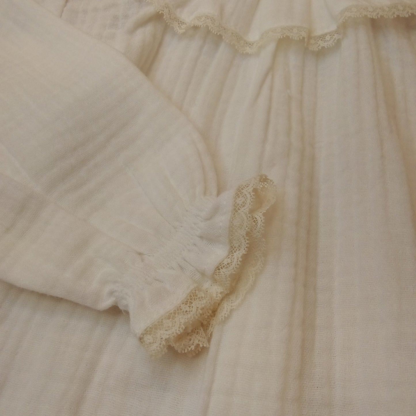 Blusa con puntillas César Blanco