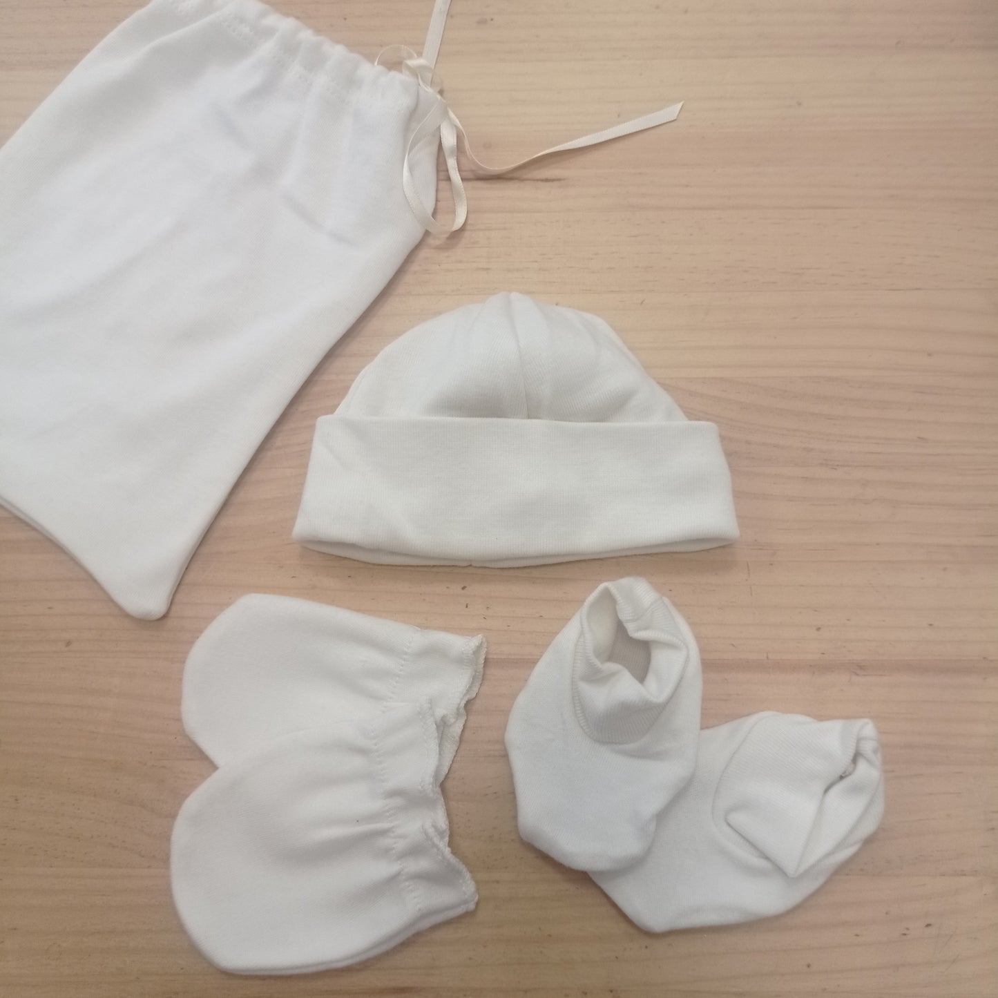 Kit gorrito+manoplas+patucos recién nacido