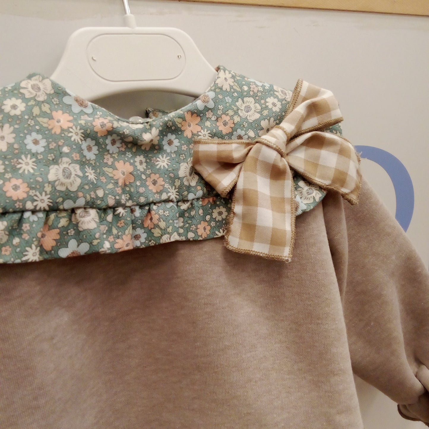 Sudadera color arena