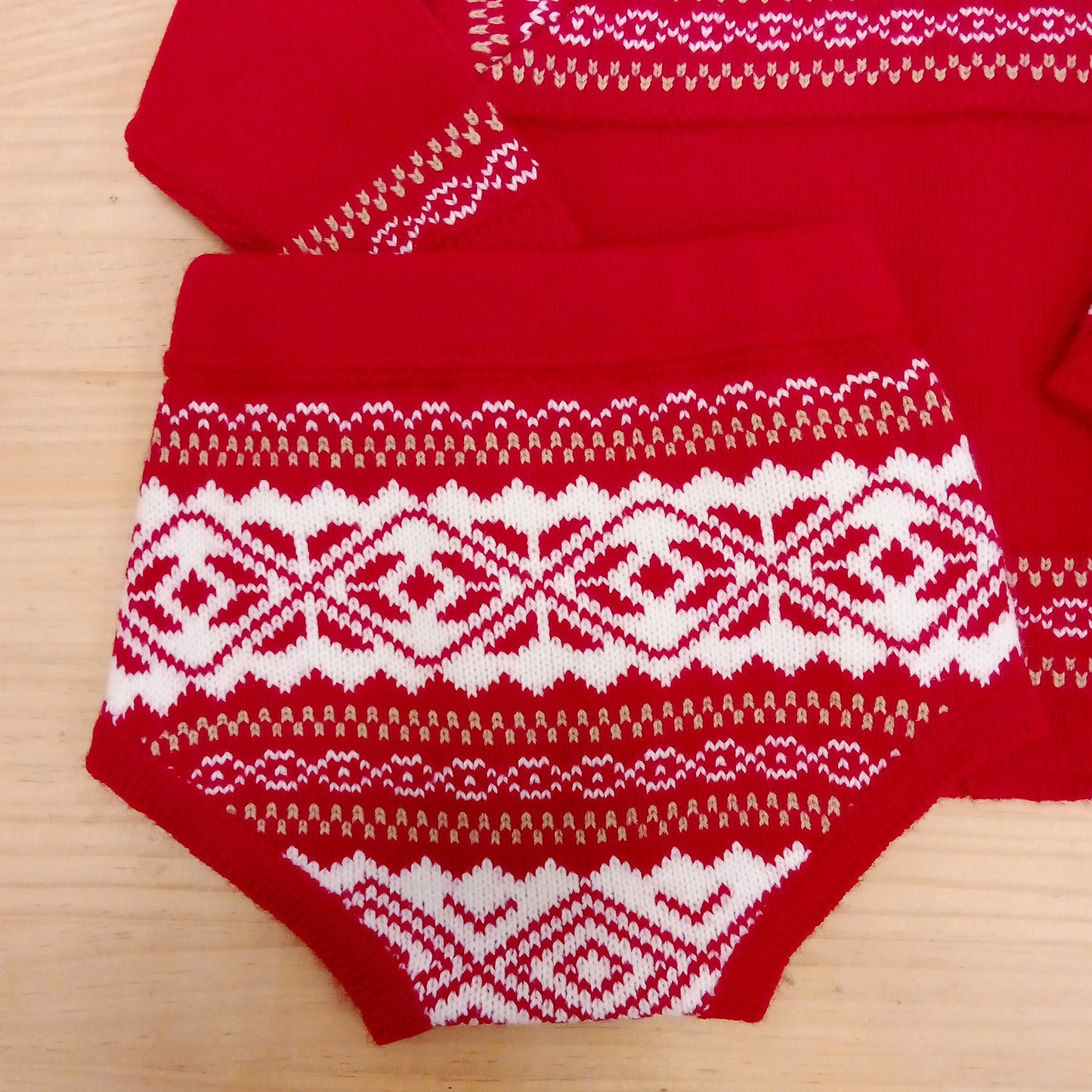 Jersey+cubrepañal greca roja