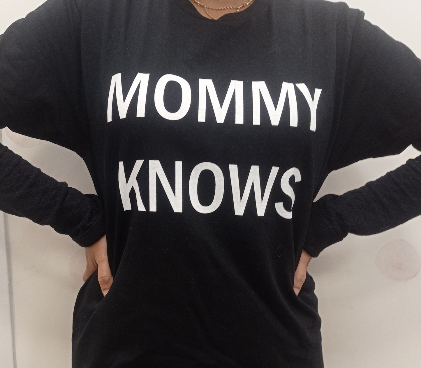 Camiseta Mommy Knows