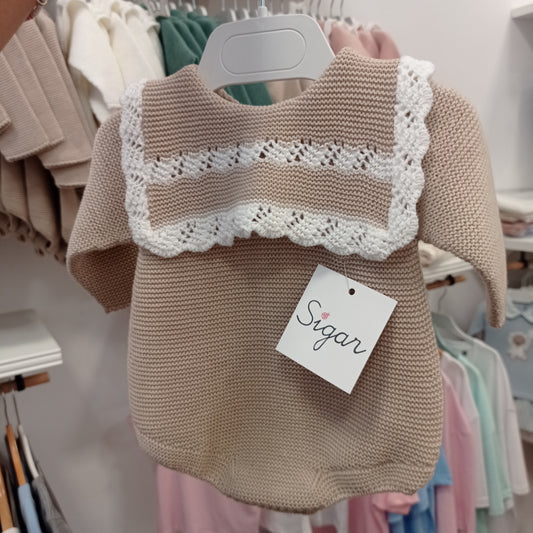 Ranita arena con babero