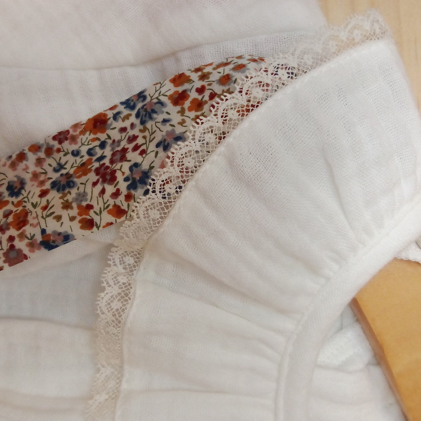Blusa con puntillas César Blanco