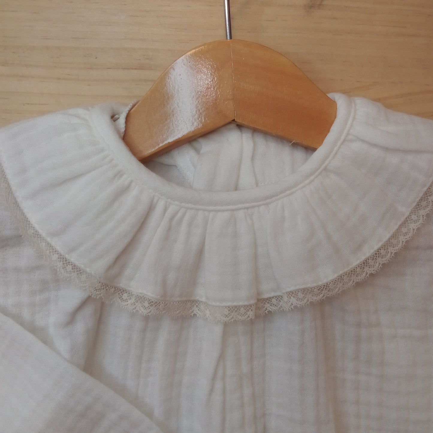 Blusa con puntillas César Blanco
