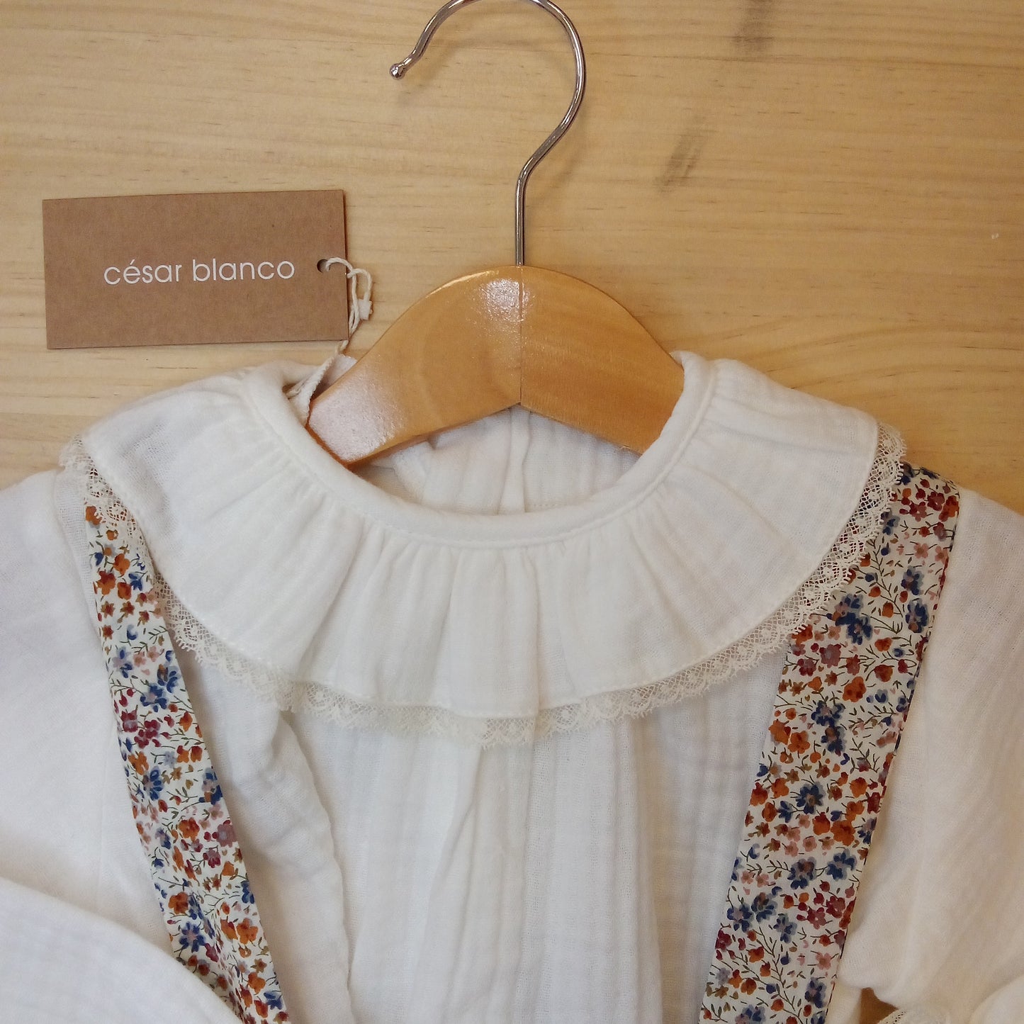 Blusa con puntillas César Blanco